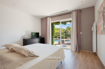 Maison - 251 m² - 8 pièces