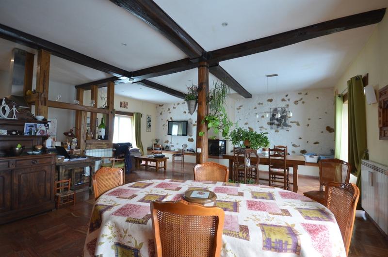 Maison - 210 m² - 6 pièces