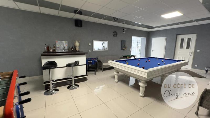 Maison - 295 m² - 8 pièces