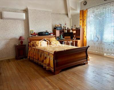 Maison - 318 m² - 9 pièces