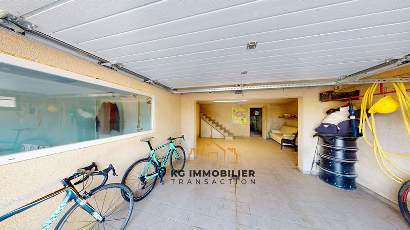 Maison - 370 m² - 15 pièces