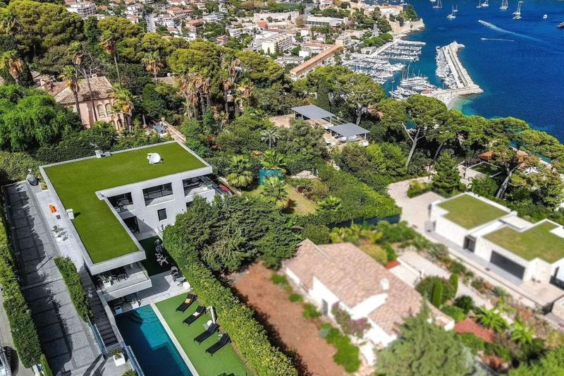 Villa - 300 m² - 6 pièces