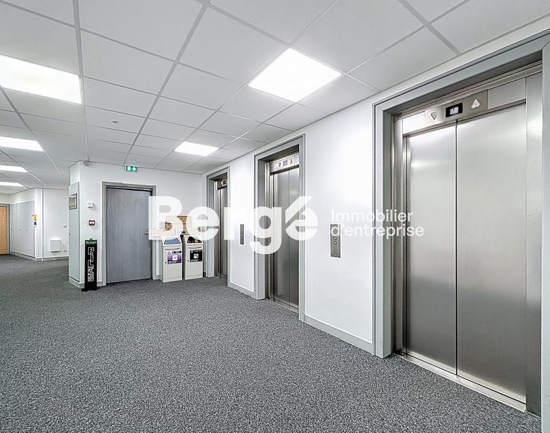 Bureau - 251 m²