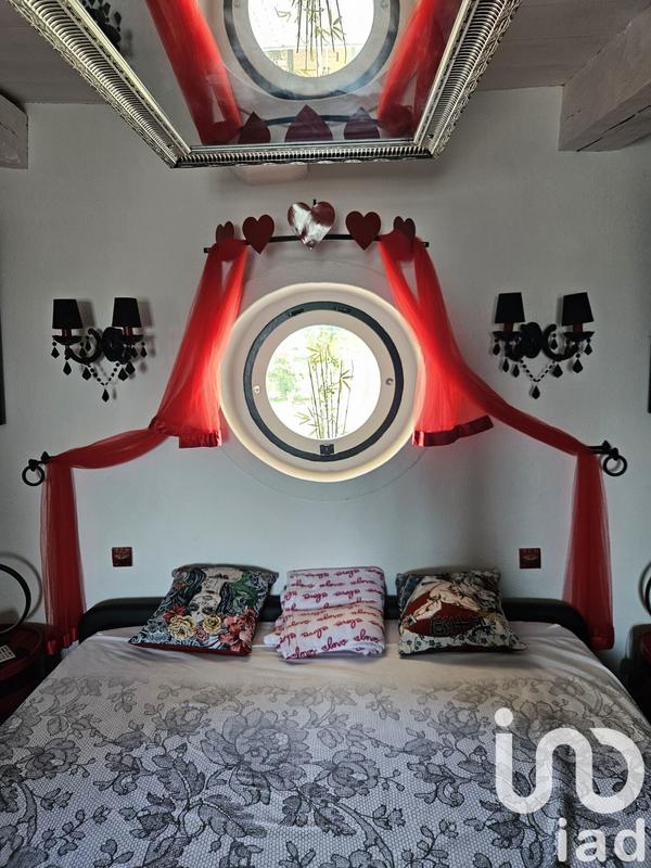 Maison - 313 m² - 9 pièces