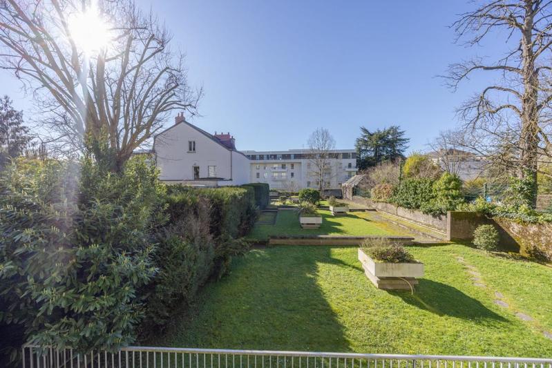 Studio - 139 m² - 5 pièces