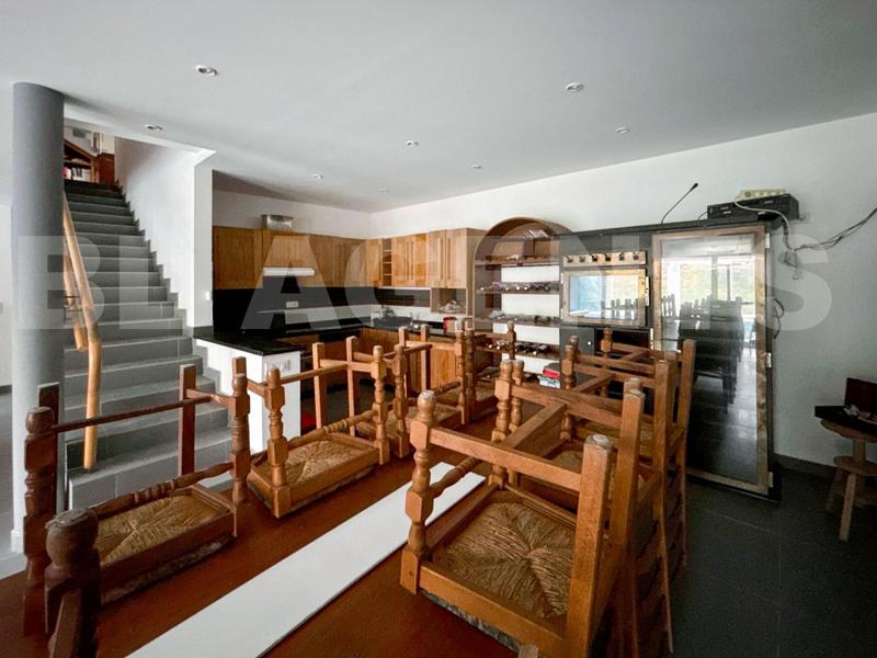 Villa - 322 m² - 6 pièces