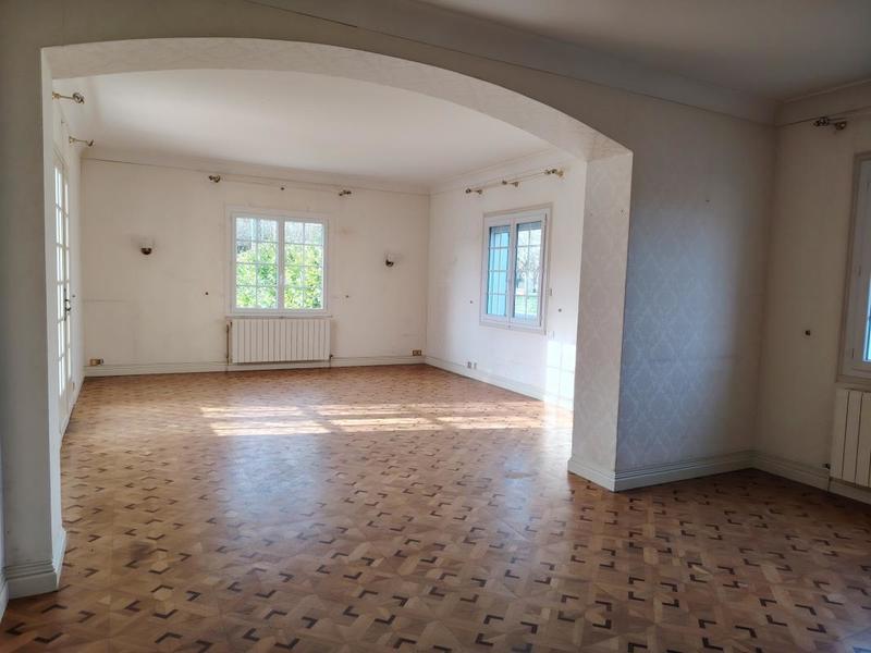 Maison - 260 m² - 10 pièces