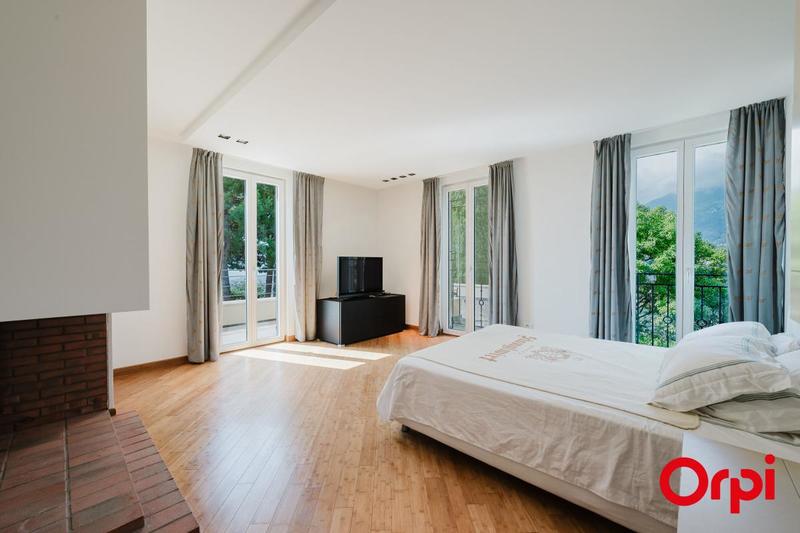 Villa - 366 m² - 11 pièces