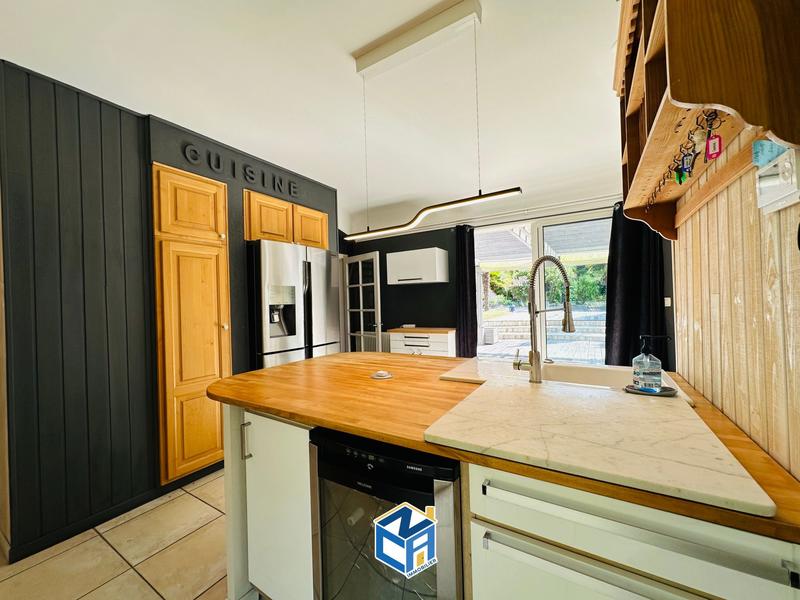 Maison - 253 m² - 10 pièces