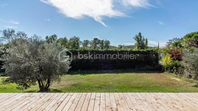 Maison traditionnelle - 142 m² - 6 pièces