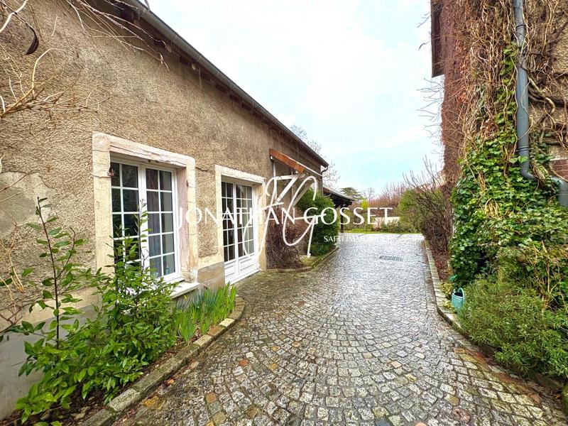 Maison - 247 m² - 10 pièces