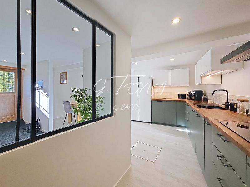 Appartement - 176 m² - 6 pièces