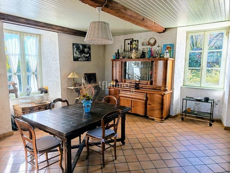 Maison - 312 m² - 11 pièces