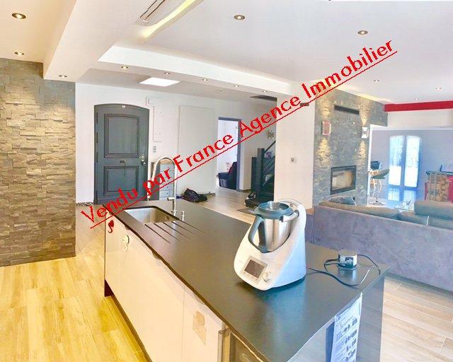 Maison d'architecte - 262 m² - 5 pièces