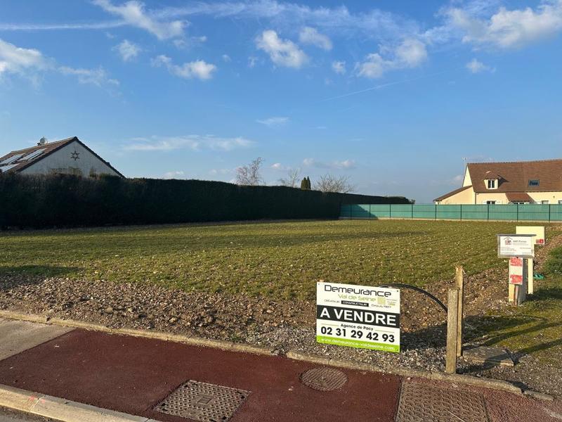 Terrain constructible - 1 080 m²