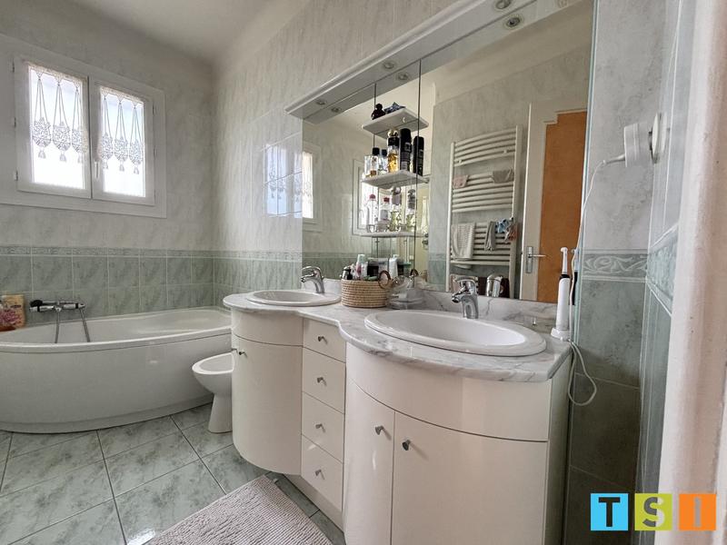 Maison - 167 m² - 7 pièces