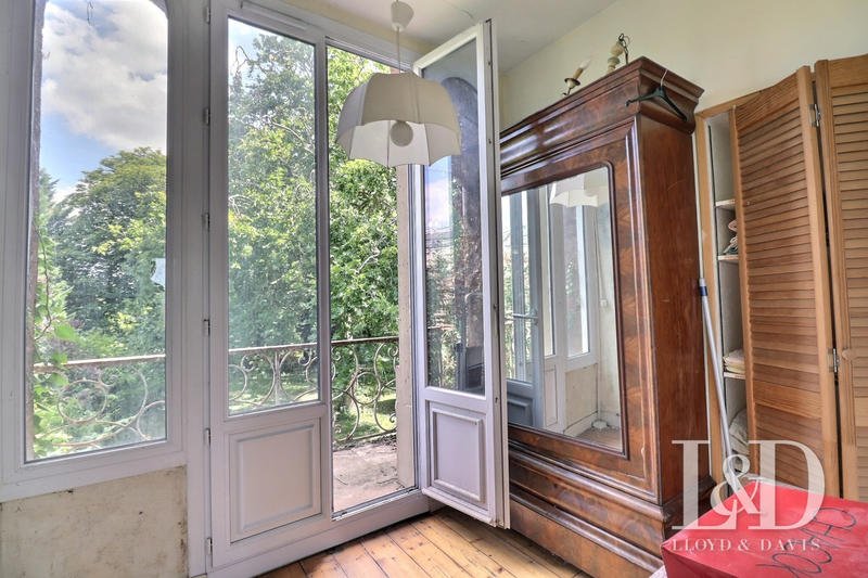 Maison - 230 m² - 13 pièces