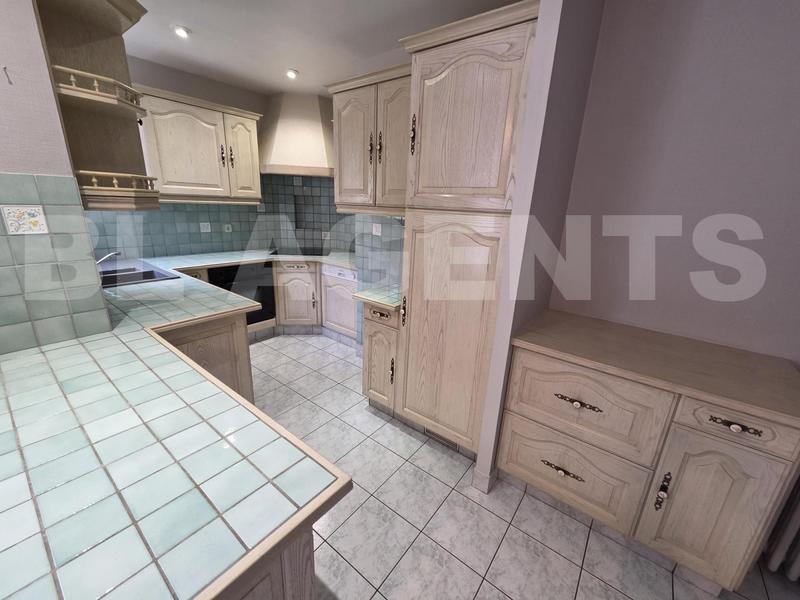 Maison - 202 m² - 8 pièces