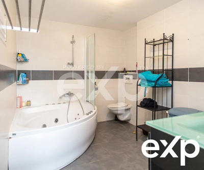 Maison traditionnelle - 144 m² - 5 pièces