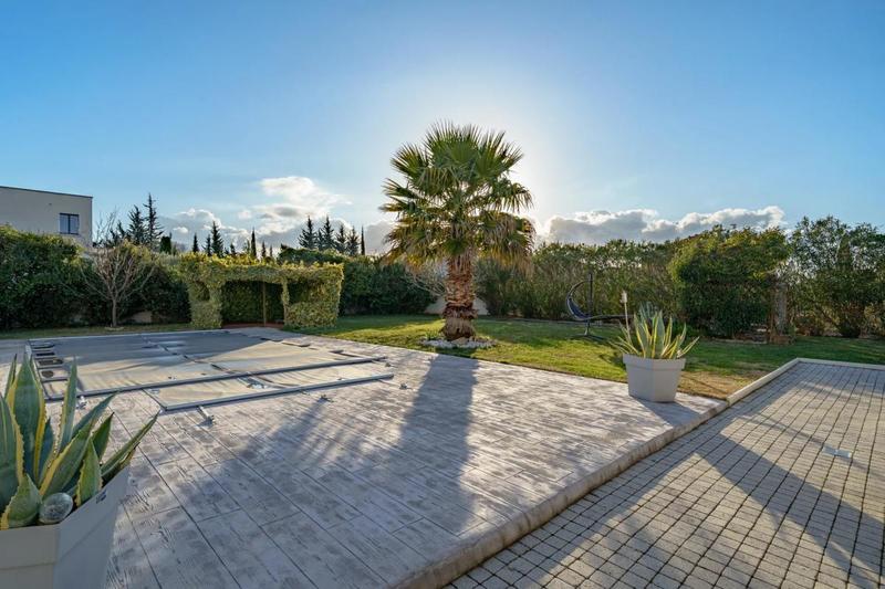 Maison - 207 m² - 9 pièces