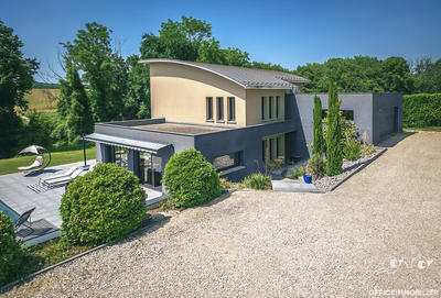 Maison - 160 m² - 5 pièces