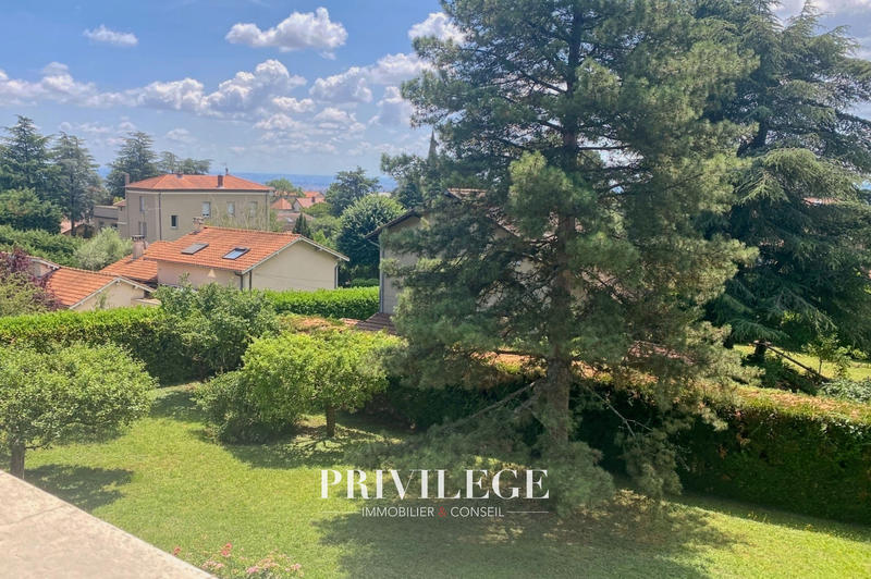 Maison - 229 m² - 7 pièces