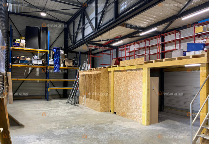 Local d'activité / Entrepôt - 346 m²