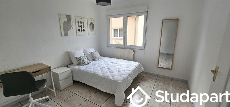 Chambre - 12 m² - 1 pièce