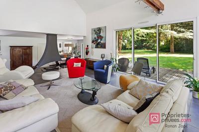 Maison - 230 m² - 8 pièces