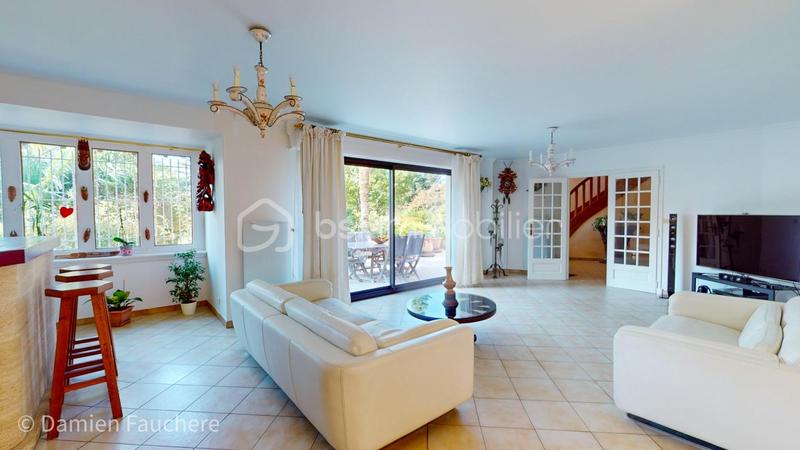 Demeure - 320 m² - 10 pièces