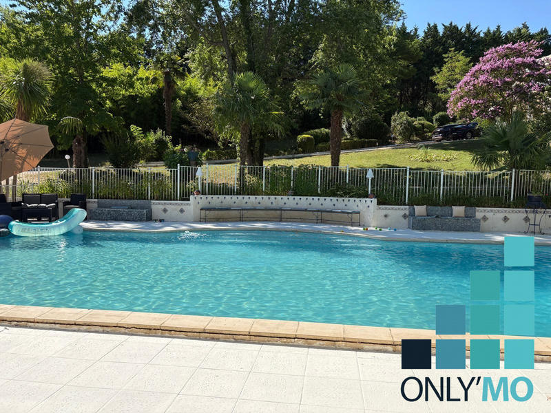 Villa - 330 m² - 6 pièces