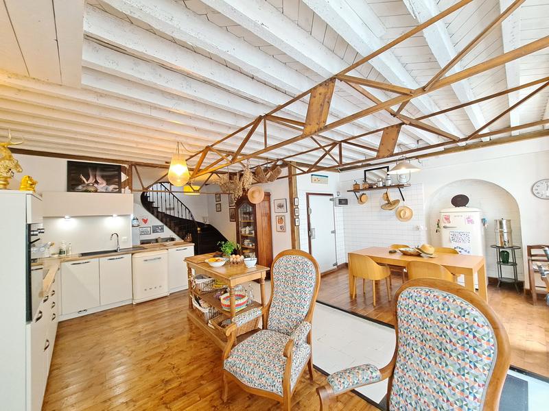 Maison - 230 m² - 6 pièces