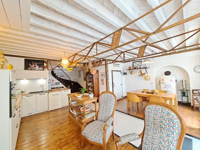 Maison - 230 m² - 6 pièces