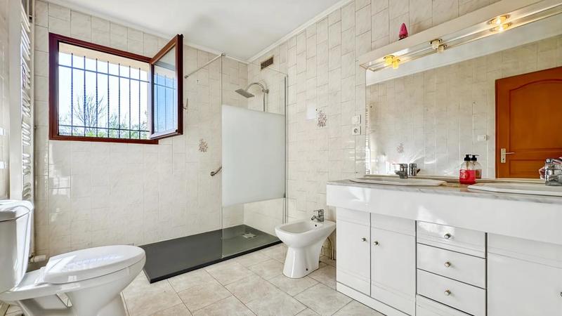 Maison - 157 m² - 8 pièces