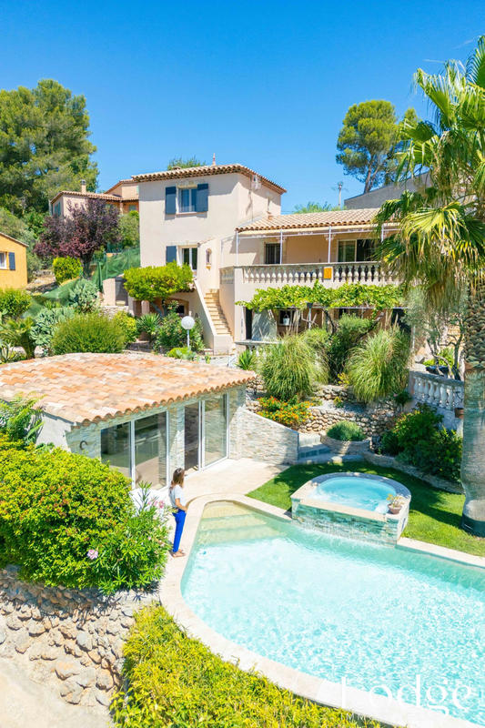 Maison - 159 m² - 6 pièces