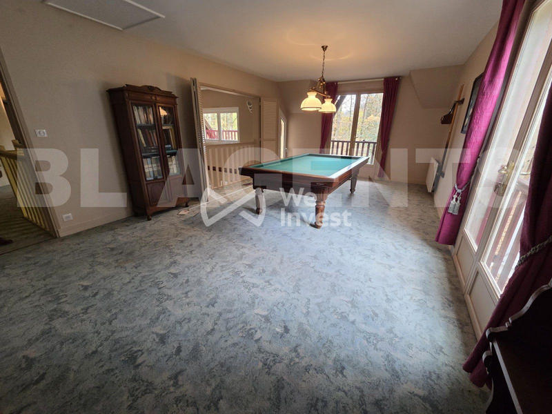 Maison - 213 m² - 7 pièces