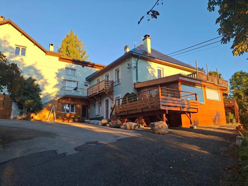 Propriété - 409 m² - 21 pièces