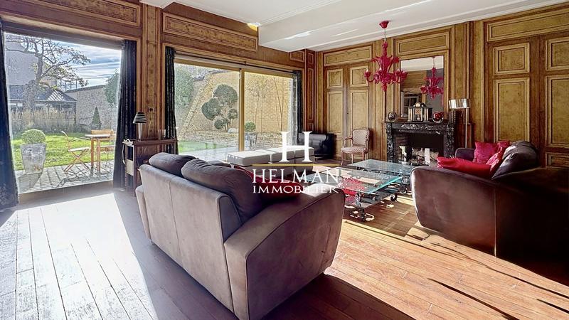 Maison - 348 m² - 11 pièces