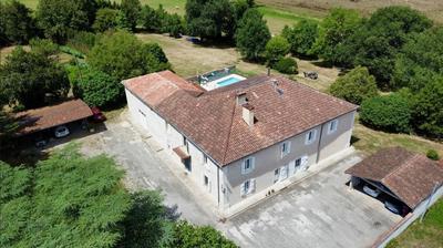 Maison - 400 m² - 11 pièces