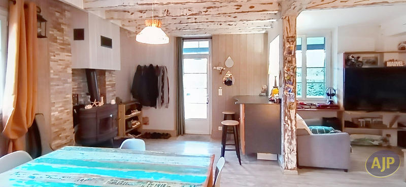 Maison - 90 m² - 6 pièces