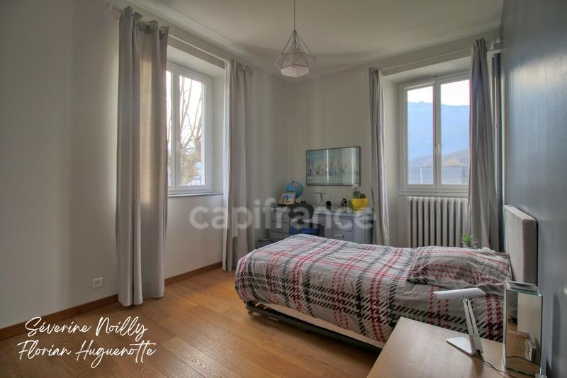 Maison bourgeoise - 252 m² - 8 pièces