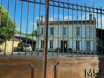 Maison - 250 m² - 7 pièces