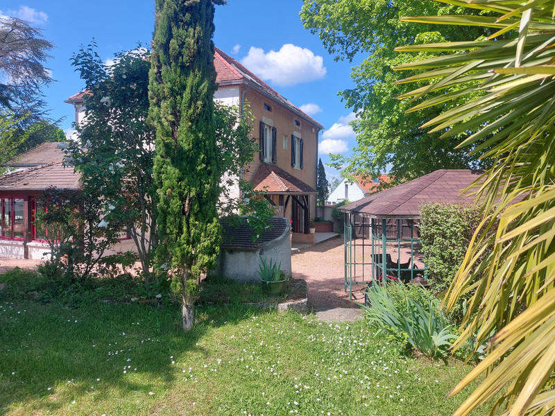 Maison - 240 m² - 7 pièces