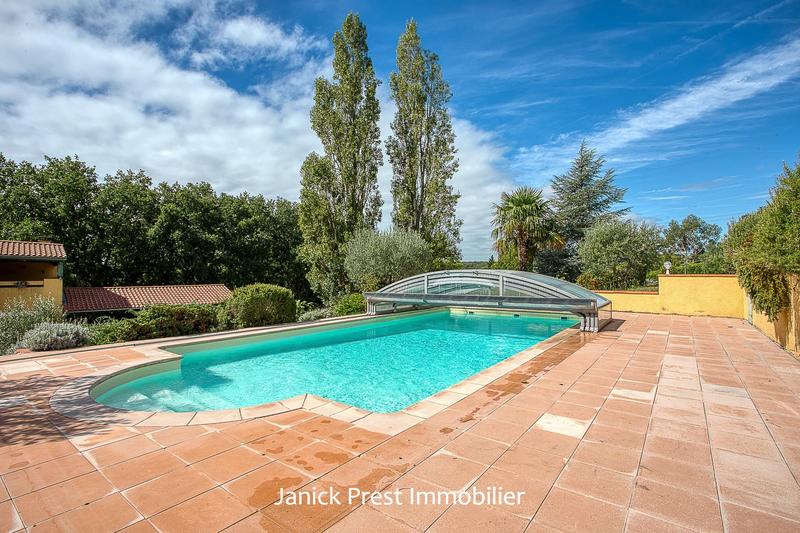 Maison - 180 m² - 6 pièces