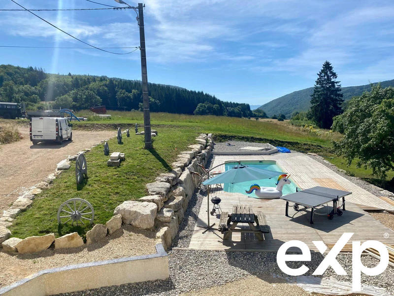 Maison - 240 m² - 6 pièces