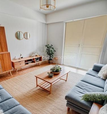 Maison - 215 m² - 7 pièces