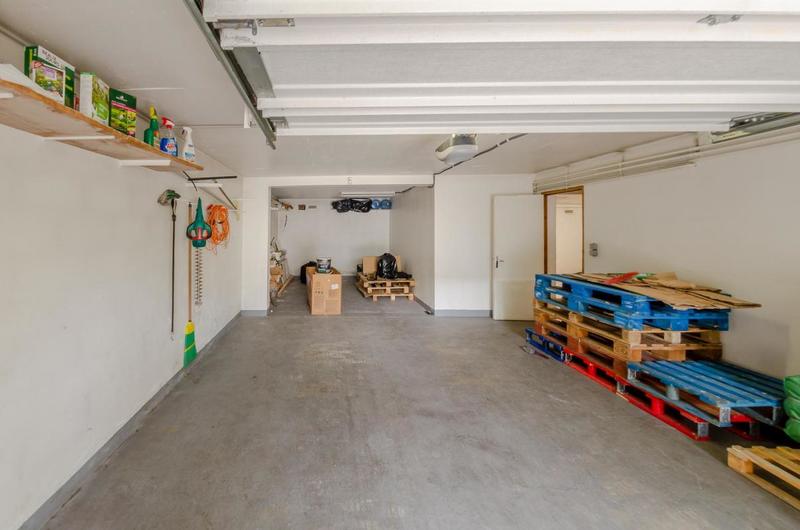 Maison - 300 m² - 16 pièces