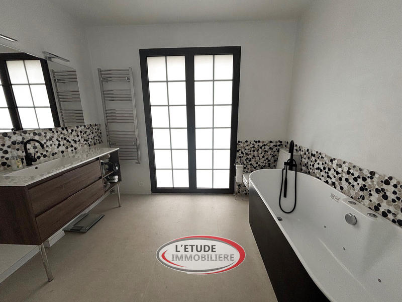 Maison - 186 m² - 10 pièces