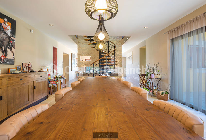 Demeure - 393 m² - 13 pièces