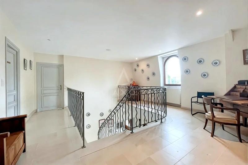 Maison - 244 m² - 5 pièces